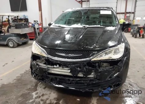 2017 Chrysler Pacifica Lx z USA, uszkodzony, nr VIN 2C4RC1CG6HR645136
